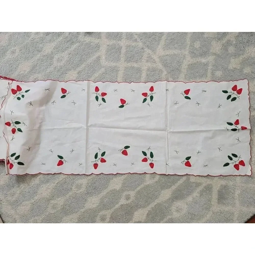 Vintage strawberry ●table ●tablemats